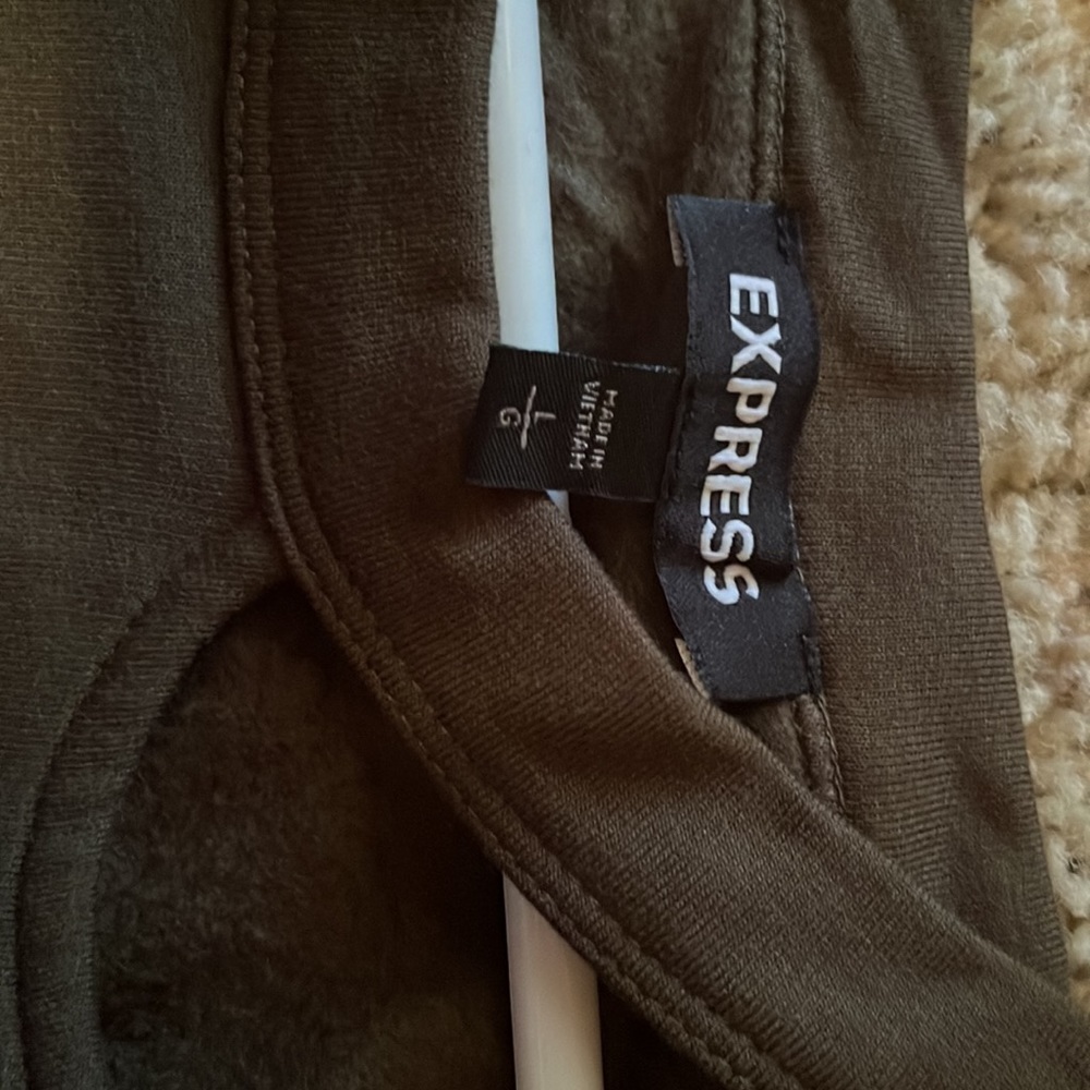 Express/Size Large - Picture 2 of 3